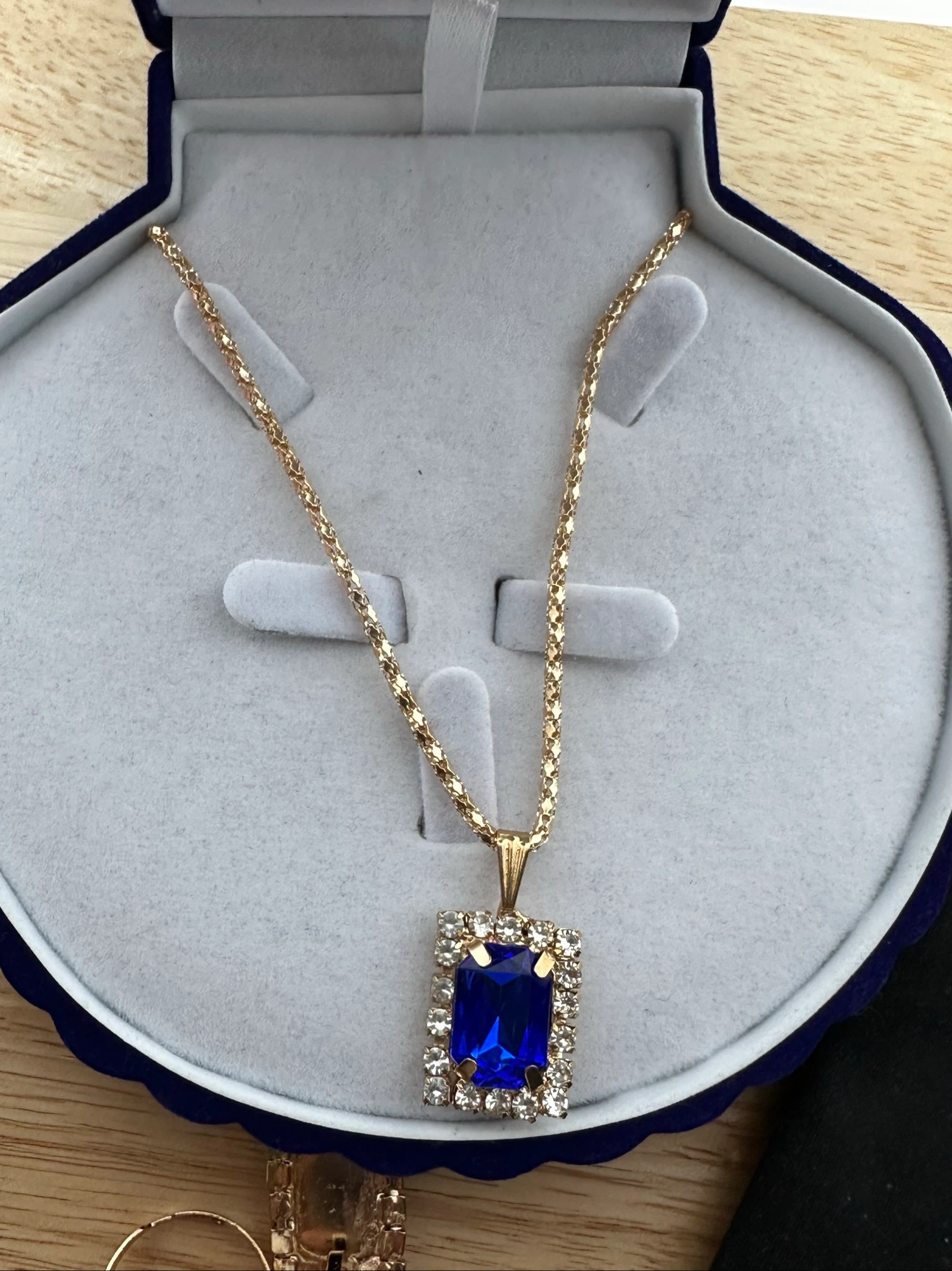 Blue & gold vintage rectangular watch and complimentary matching jewelry set – photo 3